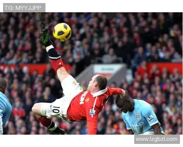 足球球星倒钩进球技巧解析 探秘背后动作与难度挑战