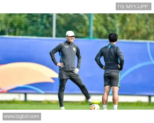 中国现代足球球星崛起与发展历程探析：从国内赛场到国际舞台的崭新征程